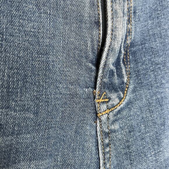 Pilcro Slim Boyfriend Crop Jeans Womens Size 30 Distressed Ripped Mid Rise - Picture 3 of 11